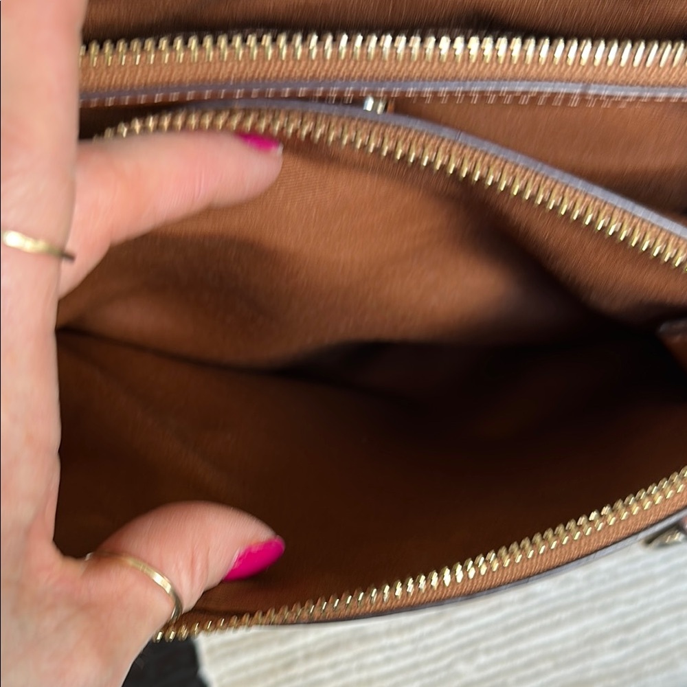 Coach cross grain mini Christi Carryall/ missing long strap. Great Condition. - Picture 7 of 10